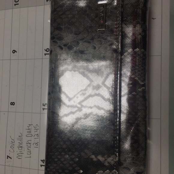 Pewter snake print wallet - Picture 1 of 3